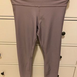 Great condition - Alo yoga leggings - soft purple